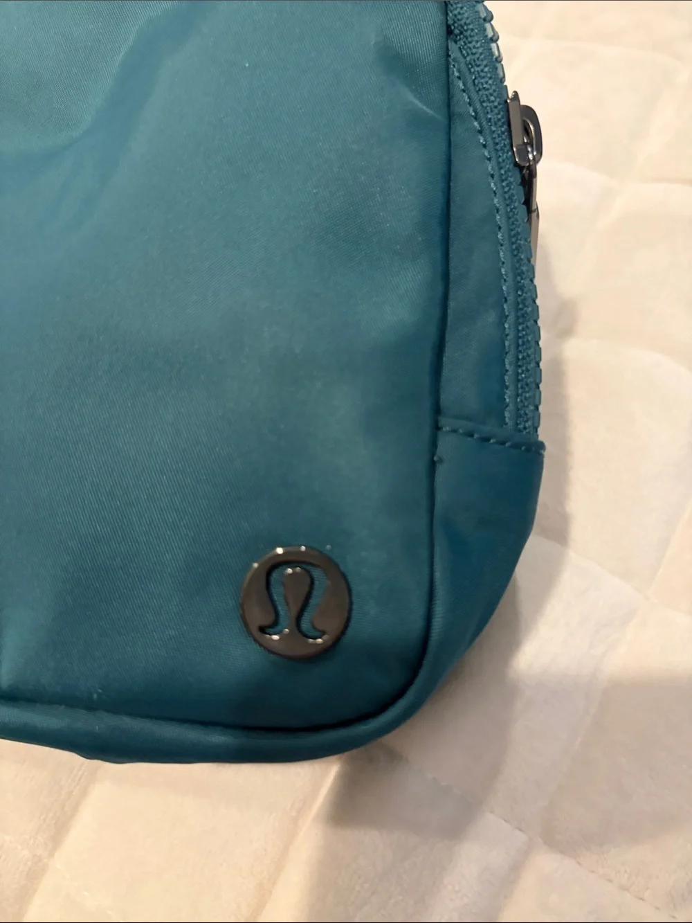 lululemon athletica Teal Crossbody Waist Bag - Picture 4 of 5